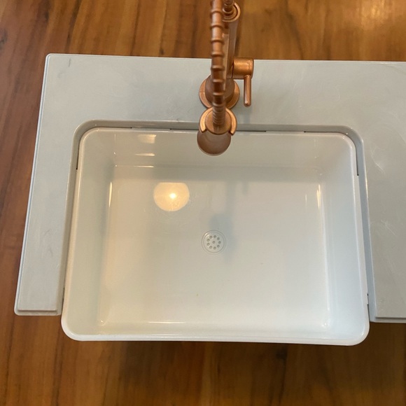 American Girl Pleasant View Farm Sink - Picture 2 of 8